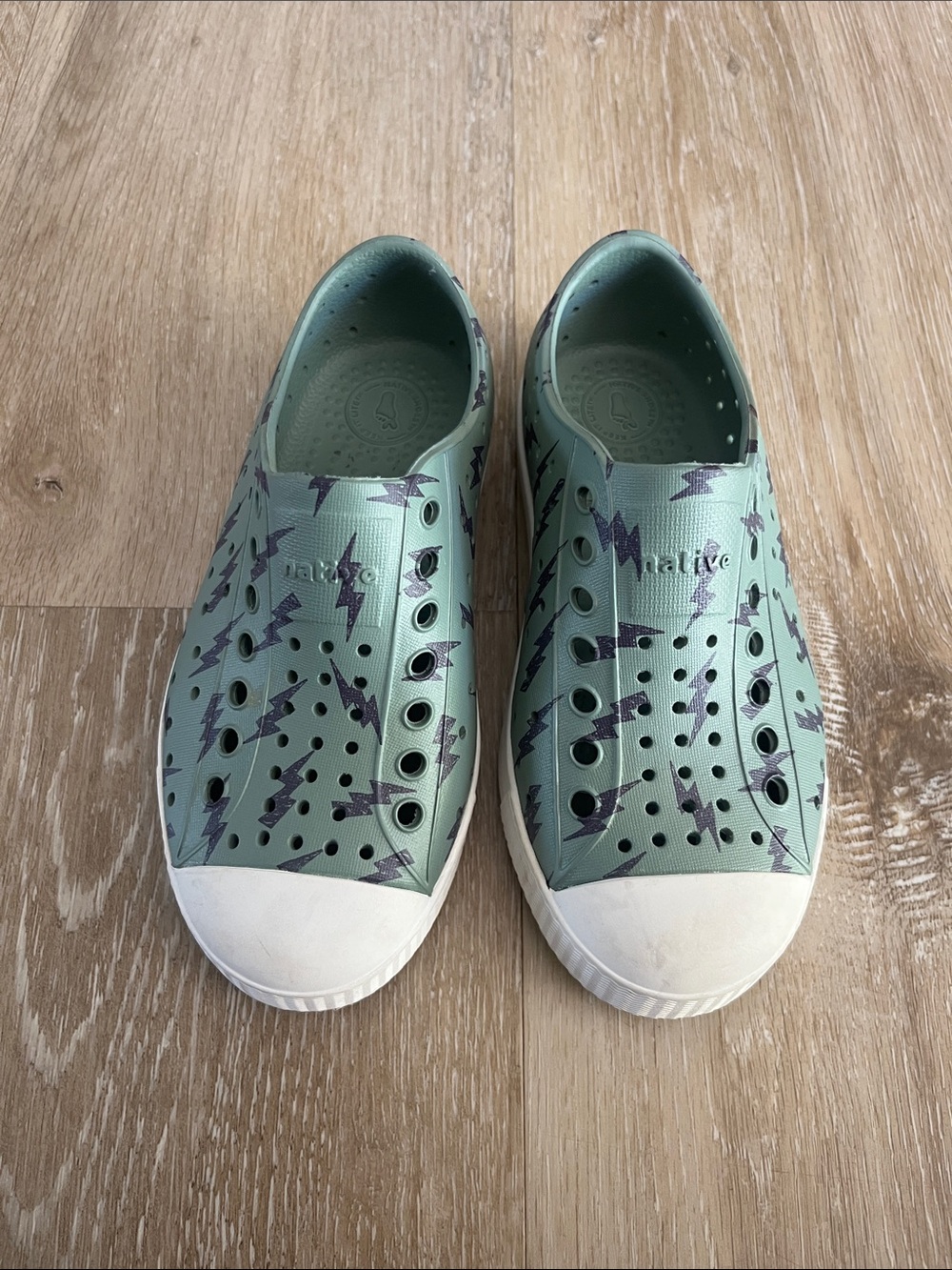 Native Kids Slip-On Sneakers in olive green with grey/Black Lightning Print